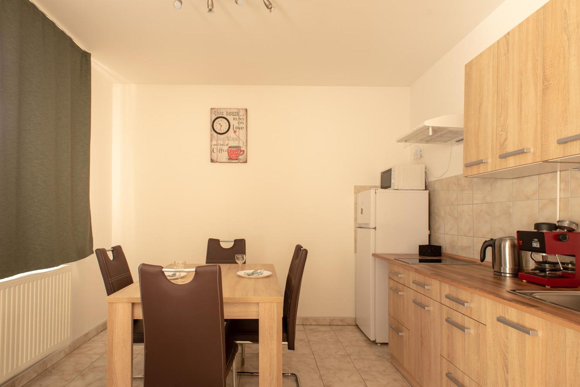 Modor Apartman Alsópáhok Eksteriør billede