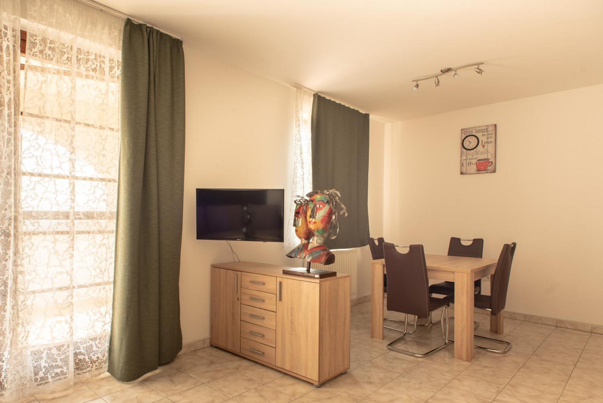 Modor Apartman Alsópáhok Eksteriør billede