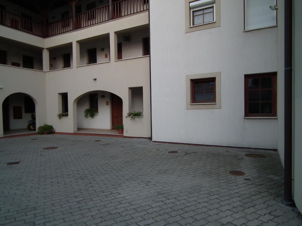 Modor Apartman Alsópáhok Værelse billede